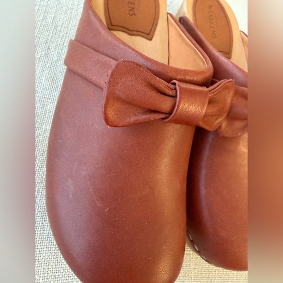 Anthropologie  Swedish Hasbeens NWT Cognac Bow Slip in Husband Clog 🌸 🌈❤️ - Picture 11 of 12